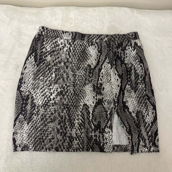 snake skin mini skirt size medium - Picture 1 of 1